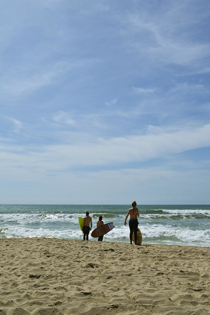 Surfers on the beach // Nattie on the Road