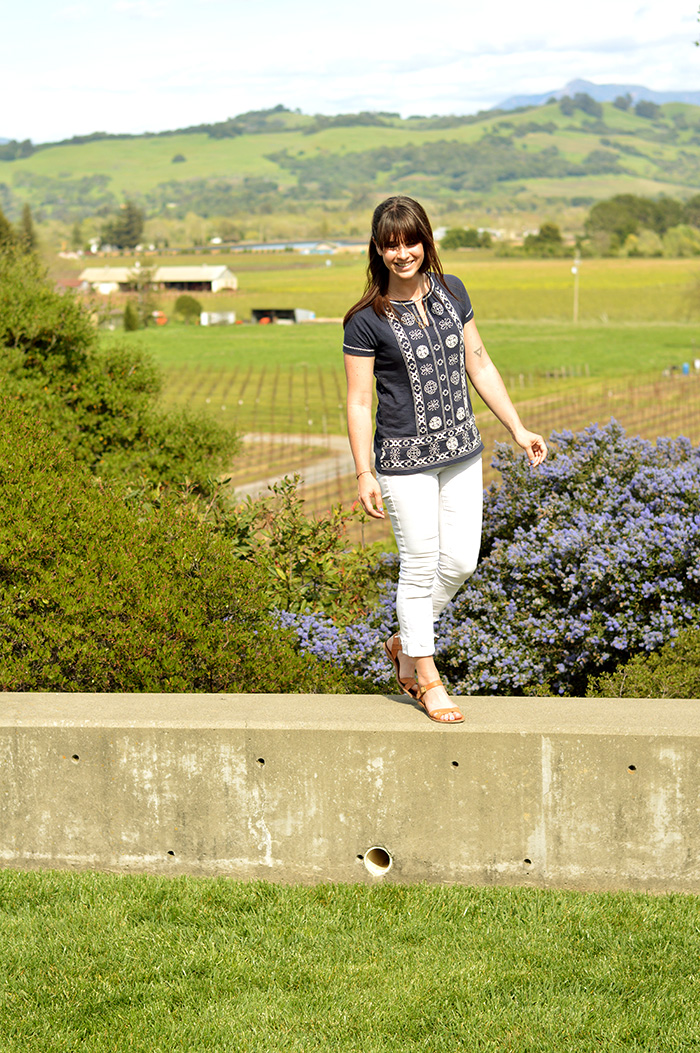 Wine Tasting Outfit - White jeans, tunic top, leather sandals // Nattie on the Road