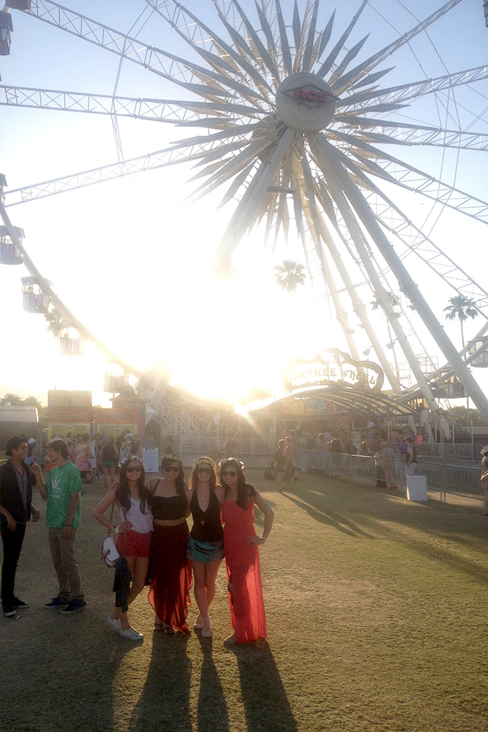 The girls in front of the ferris wheel - Coachella // Nattie on the Road