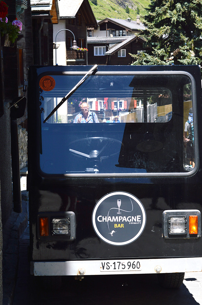 Champagne taxi // Nattie on the Road