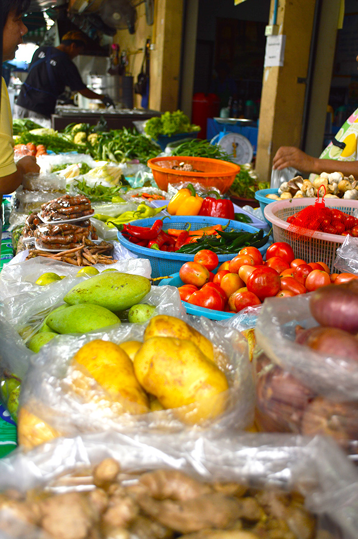 Save money traveling by buying fresh produce from local markets // Nattie on the Road