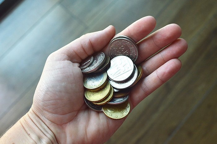 Save money while traveling // Nattie on the Road