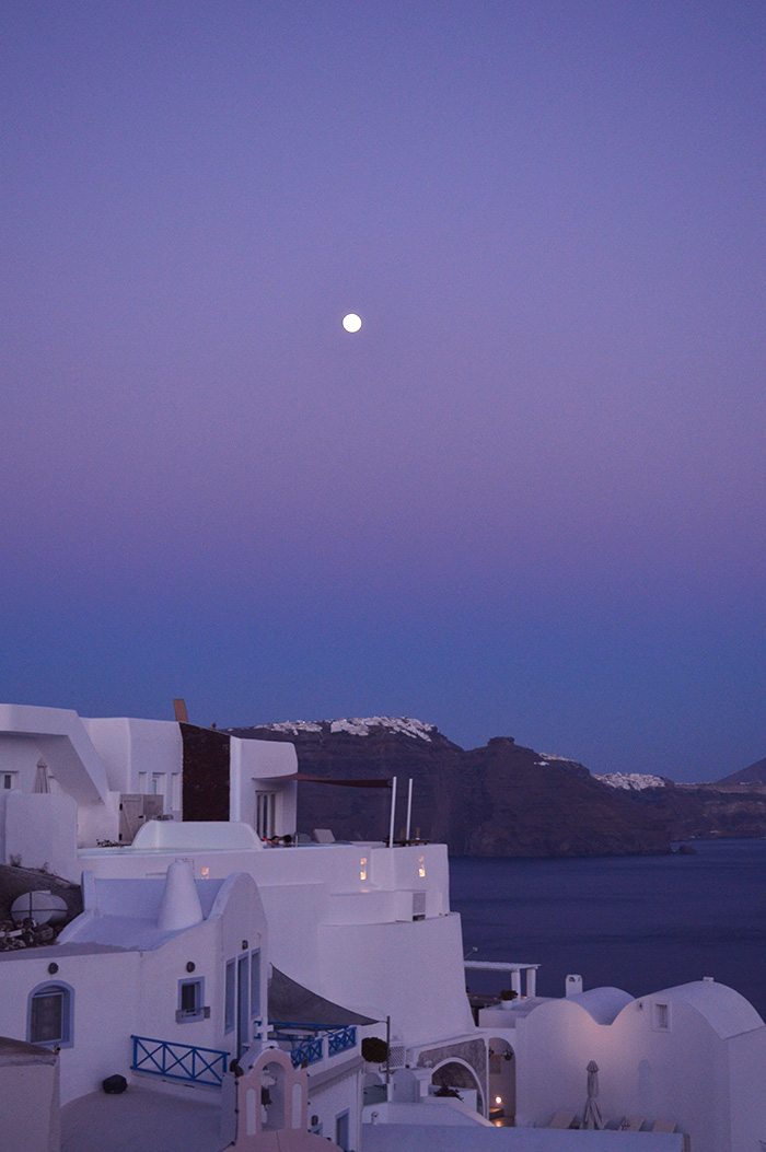Santorini Moon Rise // Nattie on the Road