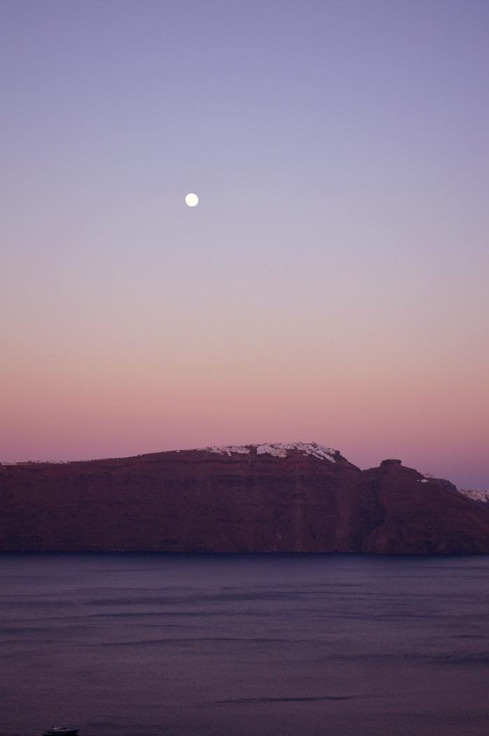Santorini Moon Rise // Nattie on the Road