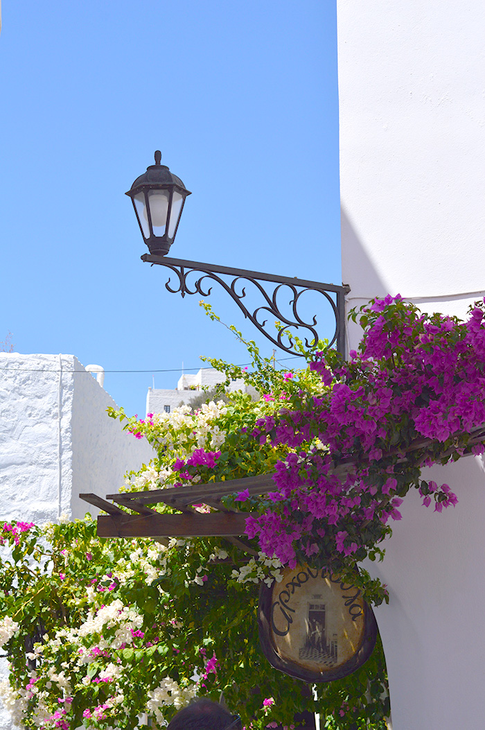 Explore beautiful Milos // Nattie on the Road