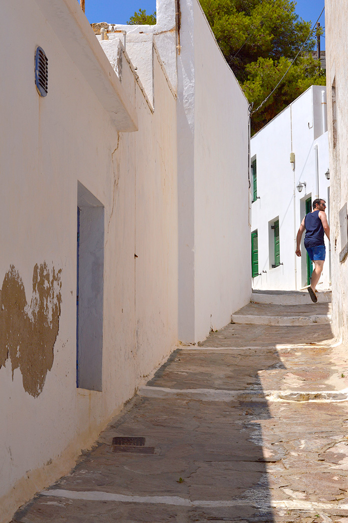 Exploring Milos, Greece // Nattie on the Road