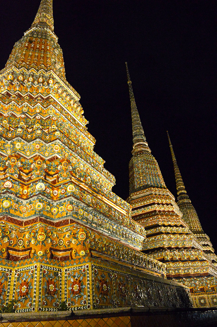 Bangkok Temples at night // Nattie on the Road