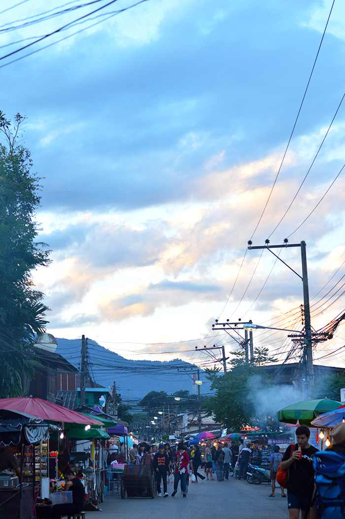 Night Market, Pai