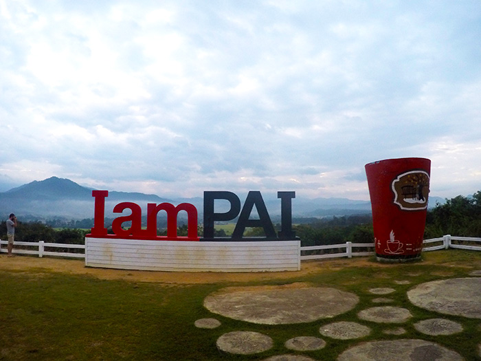 Watch the sunrise over the mountains Pai