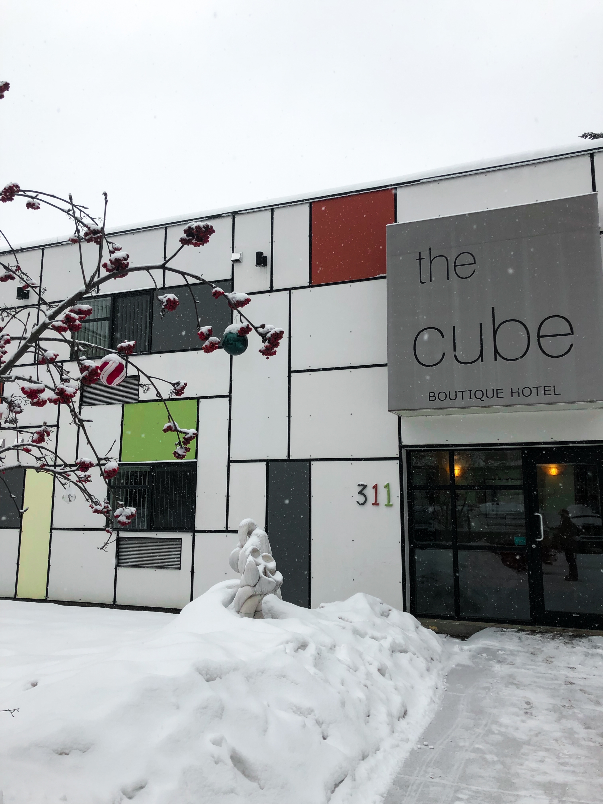 Cube Hotel - Revelstoke